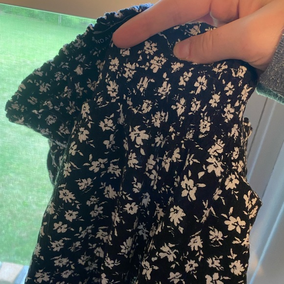 Pacsun Kendall & Kylie Black Floral Flow Shorts - Picture 4 of 4